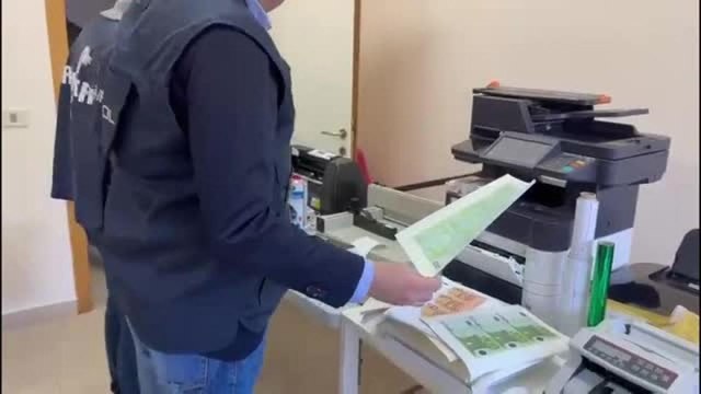 Lecce, scoperta la stamperia clandestina di banconote false