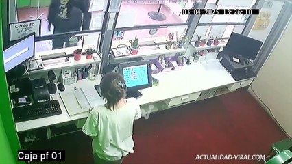 VIDEO: ¡Robo en la lotería! Evitó a delincuentes armados activando una alarma
