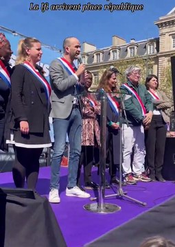 Place de la République, l'extrême gauche avec les Insoumis se mobilise contre Marine Le Pen