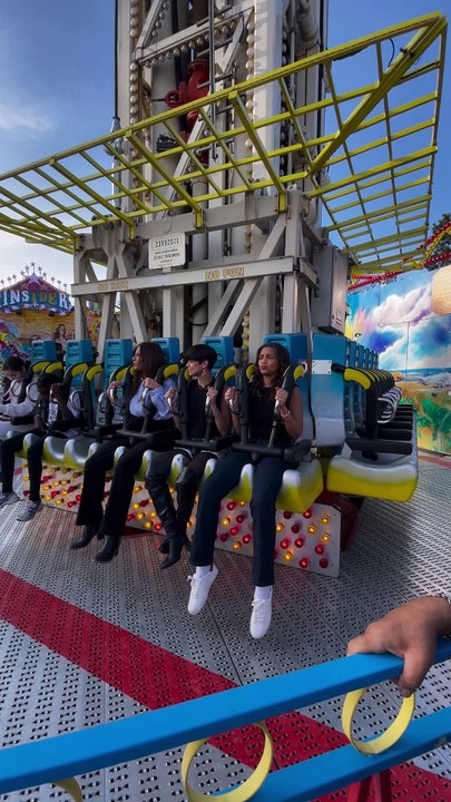 Les Miss France à la Foire du Trône dans un manège à sensations. © Laura Happening/Bestimage