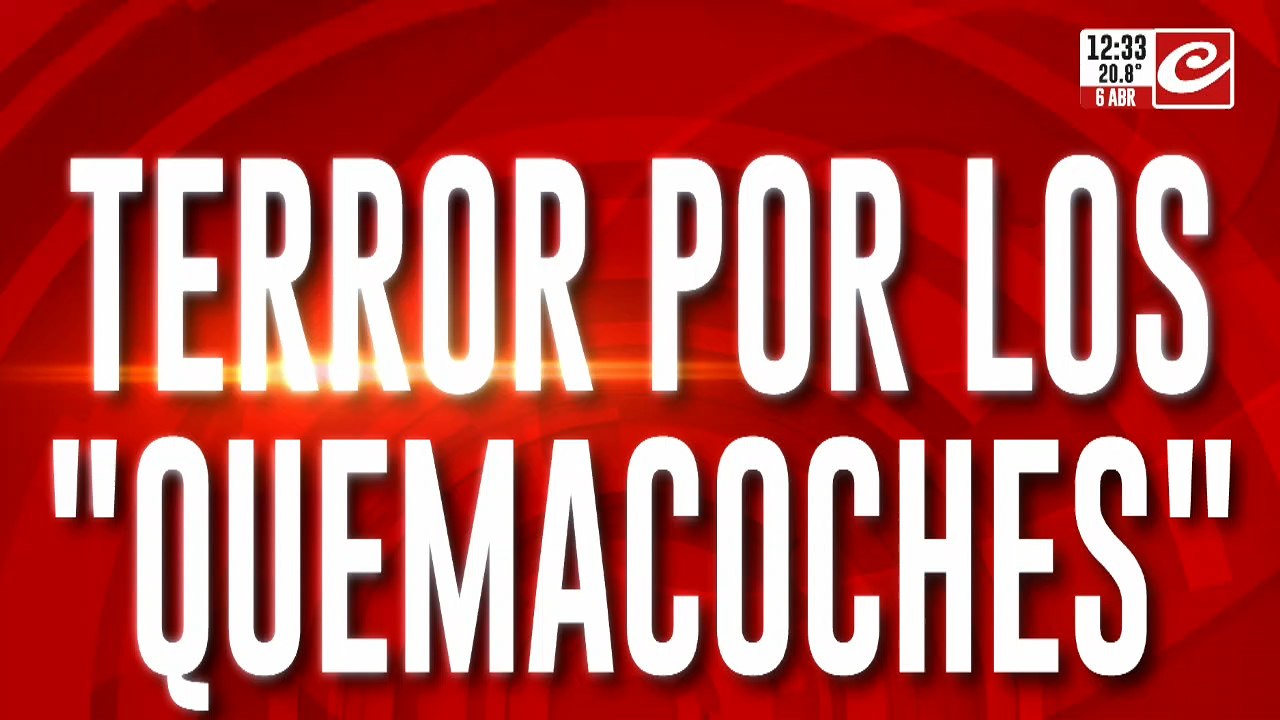 ATAQUE DE QUEMACOCHES EN BALVANERA | Al menos 9 autos y motos incendiados frente a la sede del PJ