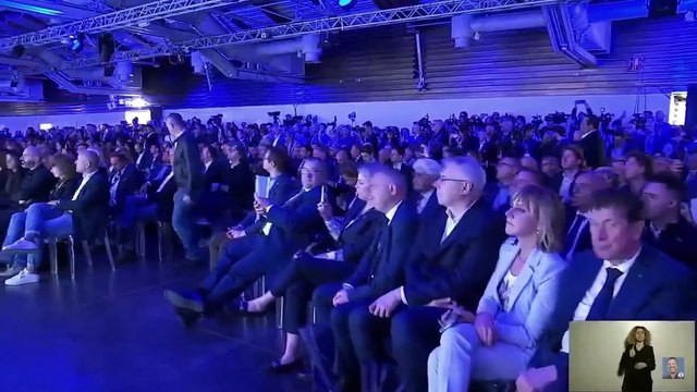 Vannacci - Salvini consegna la tessera della Lega al Generale (06.04.25)