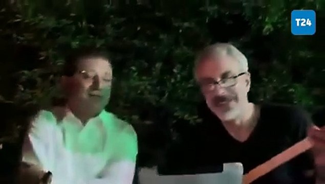 Ekrem İmamoğlu’nun, arkadaşı İhsan Eş ile birlikte Neşet Ertaş'tan 'Ah Yalan Dünya'yı söylediği anlar sosyal medyada
