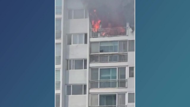 경남 창원 아파트 고층 화재...인명 피해 없어 / YTN