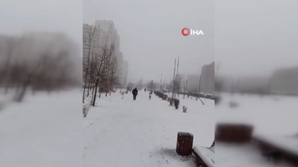 Rusya’da kar fırtınası: Moskova beyaza büründü