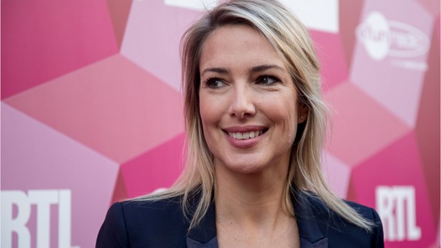 GALA VIDEO - Sidonie Bonnec, son mari la surprend sur le plateau de Tout le monde a son mot à dire : ce beau baiser échangé