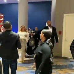 بيونسيه تتفوق على النجمات حتى إن جمعتهن تصاميم واحدة