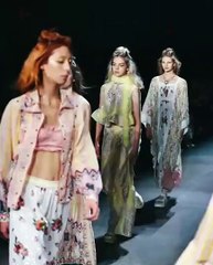 مكياج الظلال الصفراء والجوانح البيضاء الأكثر إلهاماً في أسبوع نيويورك للموضة!