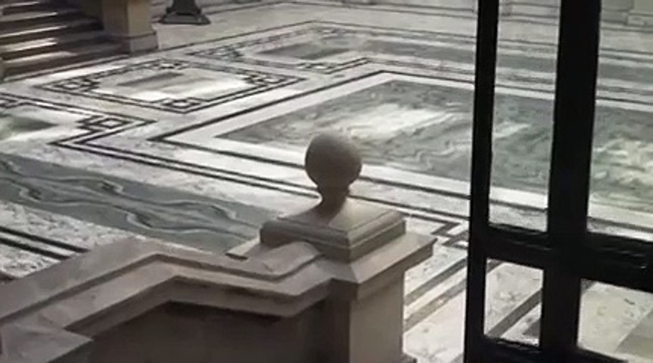 فيكتوريا بيكهام تُقدّم دليل الأزياء المُريحة في مجموعة صيف 2020