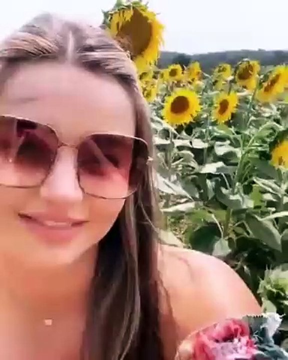 قبل أسابيع من الولادة، ميراندا كير بإطلالات حمل مُبهجة