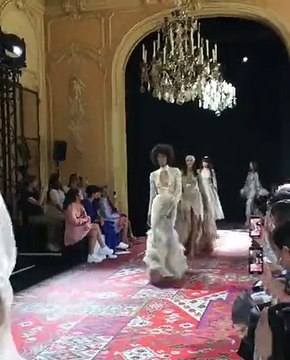 القفطان المغربي والزخارف الأفريقية تلهم تشكيلة زهير مراد للهوت كوتور