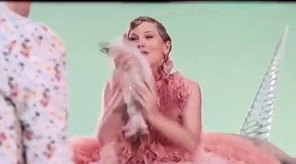 تايلور سويفت تستعدّ لجني الأرباح من علامة قِطّها الجديدة!