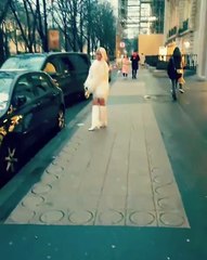 هيفاء وهبي تمنح فستان بالمان الأنوثة المطلوبة وهذا ما تغيّر في مكياجها