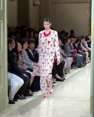 في أول تشكيلة كروز لجيورجيو أرماني: كسر لقواعد الموضة واحتفال باللون الأحمر!