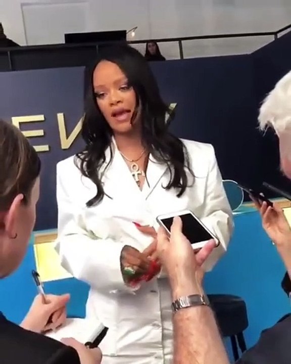 إليك تشكيلة Fenty من تصميم ريهانا التي تشبه ستا...