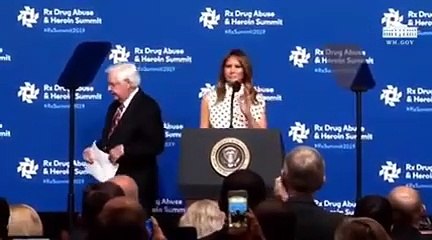 ميلانيا ترامب تجعل فساتين الـ Polka dot  أساسية لهذا الصيف