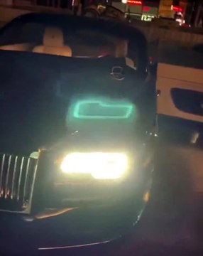 بالفيديو.. مايا دِياب تثير الجدل برقصها لمدير أعمالها في الشارع!