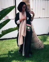 ‎10 أسئلة تعرّفك عن قرب إلى مصمّمة العبايات السعودية نوف فتيحي!