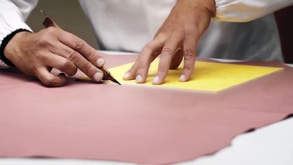 بالصور والفيديو، تعرّفي إلى عالم تصميم حقيبة Lady Dior