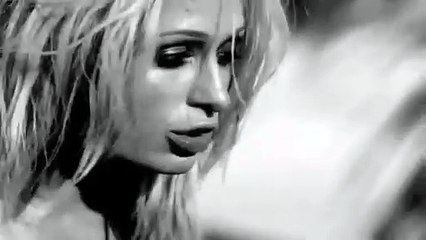 هل باريس هيلتون تحاول التهرّب من التواصل مع والدها؟!