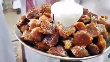 بالفيديو: هكذا استعرض مواطناً تمور خزنتها والدته منذ 34 عاماً