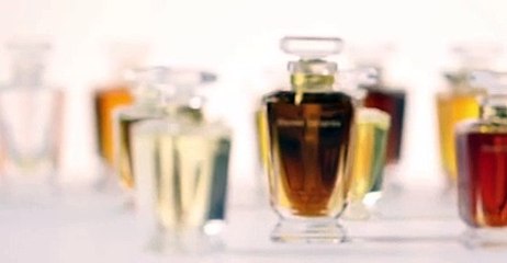 جرّبنا لكِ: عطر مكسوّ بالذهب ترصّعه الحجارة الكريمة