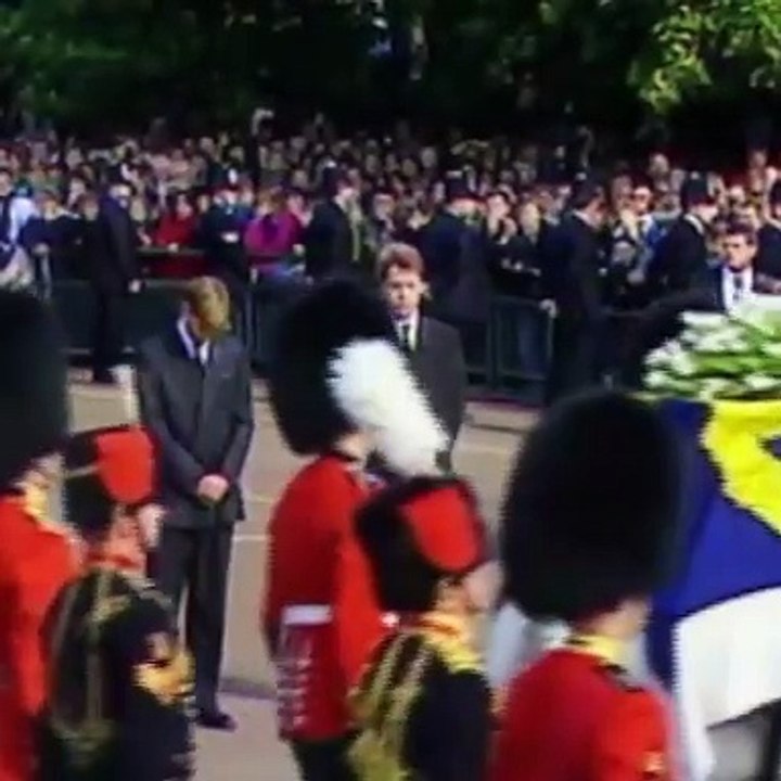 الأمير هاري يصف حياته بالكابوس ويكشف مُعاناته مع الكحول ووالده الأمير تشارلز