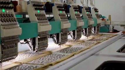 اكتشفي المهارة الحرفيّة لنقشة الفهد في Dior Book Tote