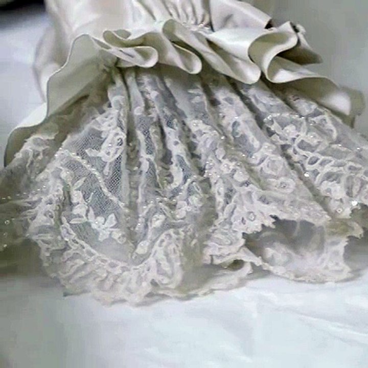 فستان زفاف الأميرة ديانا يعود إلى الأضواء في معرض جديد
