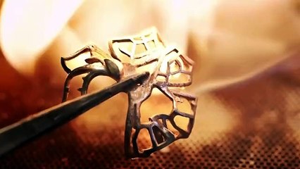 الزمرد وأحجار التورمالين باراييبا الزرقاء تجعلنا نتوق للتألق بمجوهرات Rose Dior الجديدة