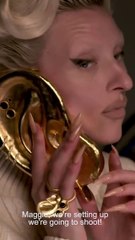 سريالية Schiaparelli تلتقي بعناصر الكلاسيكية والأنوثة لشتاء 2021