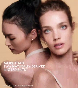 اختيارنا الجديد: كريم أساس بمكونات طبيعية وتغطية مثالية