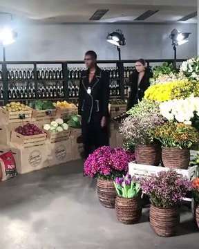 JASON WU يخلق عرض أزياءٍ لشتاء 2021 من واقع الحياة الأميركية اليومية