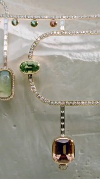 مجوهرات Lignes sensibles من هيرميس تُعانق الجسد بنعومة وتغمر الجلد بتوهج الضوء