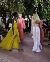 تصاميم Lounge Wear والملابس المسترخية تفرض حضورها على عروض ميلانو