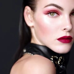 اعتمدي سترة شانيل التويد على طريقة الفرنسية ألما جودوروفسكي