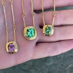 لوسي كراوذر: أصمم مجوهرات تختزل تاريخاً يمتدّ لآلاف السنين من عمر الأرض