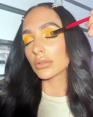 إليك أكثر ستايلات المكياج جرأة باللون الأصفر