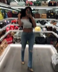 نأخذك في جولة إلى خزانة ملابس النجمات المليئة بالماركات الفخمة