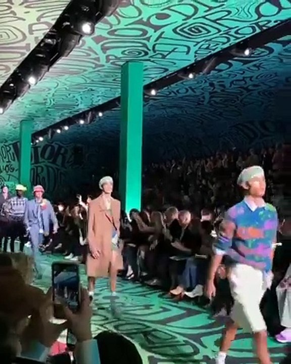 التجربة الافتراضية تفرض نفسها أيضاً في أسبوع الموضة الباريسي للرجال