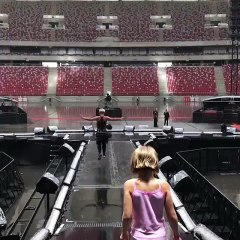 بعد إصابتها وابنها الصغير بالكورونا، بينك تصف ما يحدث في أميركا بالمهزلة