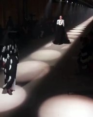 عروض خريف 2020 توّجت الأبيض والأسود اللونين الأكثر أناقة للموسم المقبل
