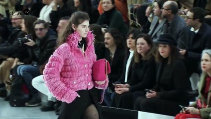 فيديو لعرض شانيل الذي كرّس بدء مرحلة جديدة من الموضة المتحررة