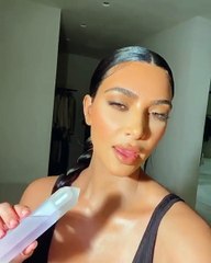 كيم كارداشيان في البيت الأبيض برفقة سجينات سابقات