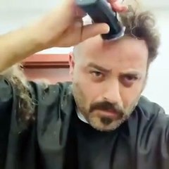 جمهور يوسف الخال يسخر من حلاقة شعره أمام الكاميرات