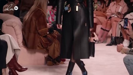 فيديو لعرض فندي الذي يحتفي بالسيدة الرقيقة والجذّابة في آن