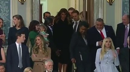 ميلانيا ترامب تتّشح بالسواد لإثبات موقفها في "حالة الاتحاد"