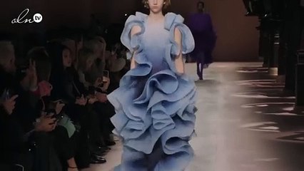 فيديو لعرض جيفنشي الذي يحمل رسالة حب في تصاميمه