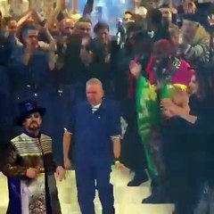 جان بول غوتييه يودّع الموضة في عرض أخير يحبس الأنفاس