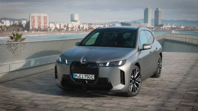 BMW iX xDrive60 Exterior Design in Frozen Pure Grey